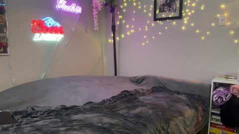 Snapshot of icyduo chatting on 02.09.25 doubletrouble online show from 02.09.25