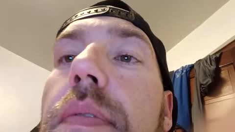 Snapshot of icyfucktoy chatting on 10.24.25 icyfucktoy online show from 10.24.25