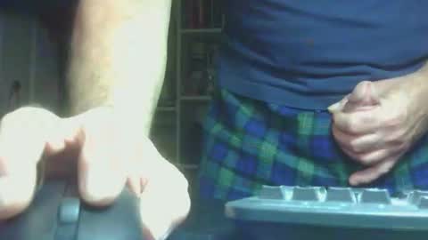 Snapshot of id10t4u chatting on 04.05.26 id10t4u online show from 04.05.26