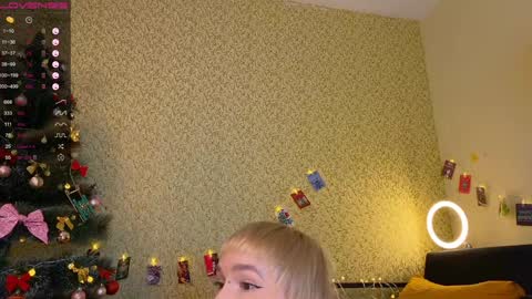 Emmy  help me reach 100 thumbs up online show from 12.30.24