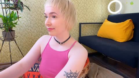 Emmy  help me reach 100 thumbs up online show from 02.08.25