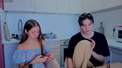 Julia and Mira online show from 10.03.25