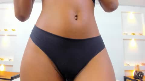 Snapshot of ikia_lopez chatting on 11.22.25 ikia lopez online show from 11.22.25