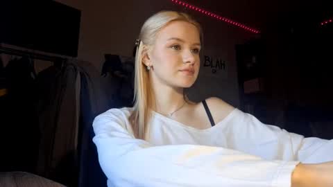 Snapshot of ilianamessersmith chatting on 02.04.26 ShyLuna online show from 02.04.26