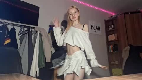 Snapshot of ilianamessersmith chatting on 02.05.26 ShyLuna online show from 02.05.26