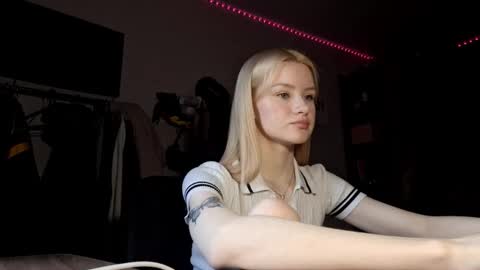 Snapshot of ilianamessersmith chatting on 02.07.26 ShyLuna online show from 02.07.26