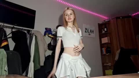 Snapshot of ilianamessersmith chatting on 02.11.26 ShyLuna online show from 02.11.26