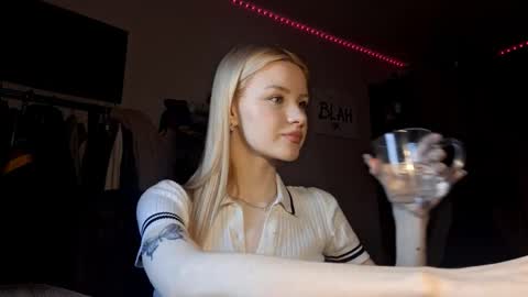 Snapshot of ilianamessersmith chatting on 02.13.26 ShyLuna online show from 02.13.26