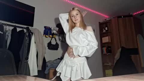 Snapshot of ilianamessersmith chatting on 02.15.26 ShyLuna online show from 02.15.26