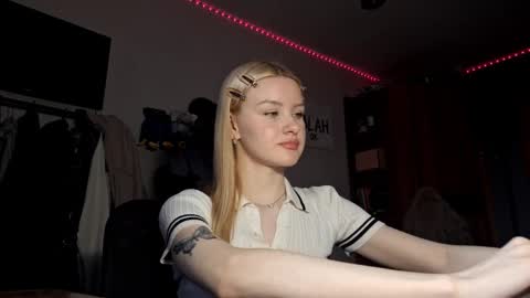 Snapshot of ilianamessersmith chatting on 02.19.26 ShyLuna online show from 02.19.26