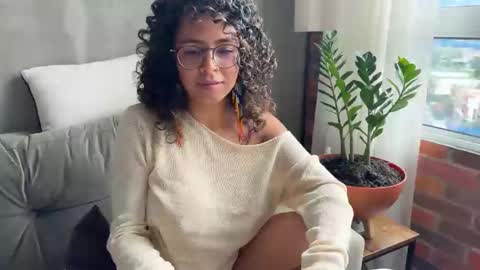 Snapshot of illaroom chatting on 02.24.25 Kloe online show from 02.24.25