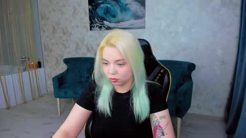 Roxy online show from 11.25.25