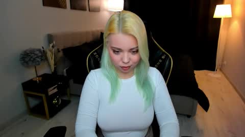 Roxy online show from 11.28.25