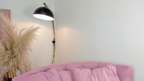 Aleja  online show from 10.19.25