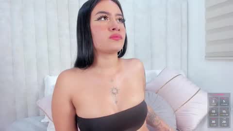 Snapshot of im_giselle_ chatting on 10.30.25 Giselle online show from 10.30.25