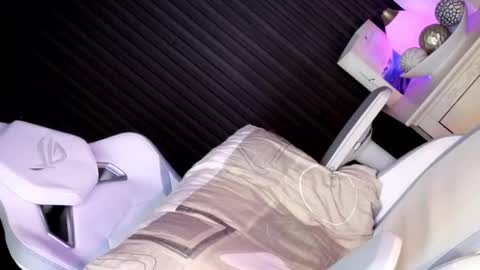 Candy Moore online show from 12.14.25