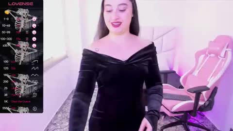  independient model online show from 10.31.25