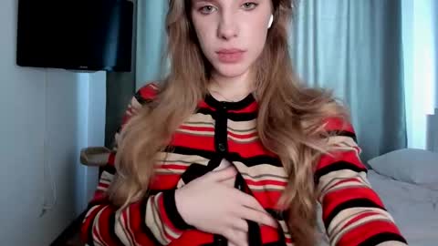 Snapshot of imogensy chatting on 02.14.25 my name Imo  Fansly  online show from 02.14.25