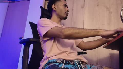 Daniel   thumb up me please its important Im new INDEPENDENT MODEL online show from 03.30.26