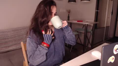 Snapshot of in_yan chatting on 09.30.25 Lin online show from 09.30.25