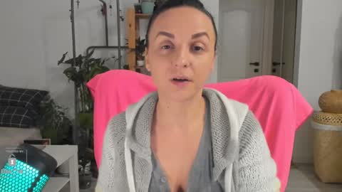 Snapshot of inakush chatting on 12.23.24 Ina Kush online show from 12.23.24