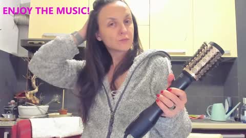 Snapshot of inakush chatting on 01.03.25 Ina Kush online show from 01.03.25