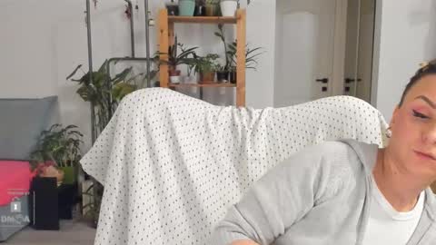 Snapshot of inakush chatting on 03.04.25 Ina Kush online show from 03.04.25