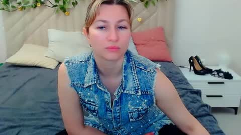 Snapshot of incredible_ariela chatting on 04.23.26 incredible_ariela online show from 04.23.26