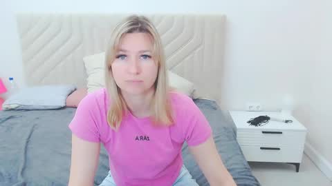 Snapshot of incredible_ariela chatting on 06.02.26 incredible_ariela online show from 06.02.26