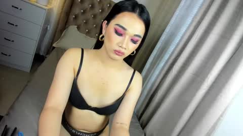 indestructabletrixie online show from 12.28.24