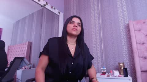 Snapshot of indi_catalina chatting on 01.20.25 Indi Catalina online show from 01.20.25