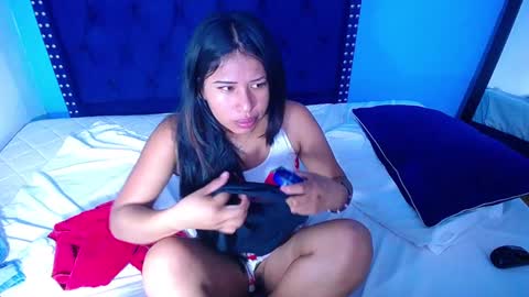 Snapshot of indian_whore18 chatting on 12.23.24 indian_whore18 online show from 12.23.24
