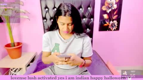 PARADISEQUEEN online show from 11.14.25