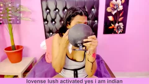 PARADISEQUEEN online show from 11.21.25