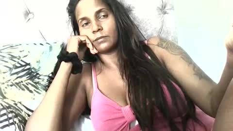 Snapshot of indianjasmin chatting on 10.23.25 priya online show from 10.23.25
