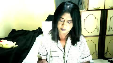 Snapshot of indianpleasures21 chatting on 05.11.26 indianpleasures21 online show from 05.11.26