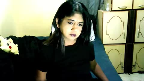 Snapshot of indianpleasures21 chatting on 05.18.26 indianpleasures21 online show from 05.18.26