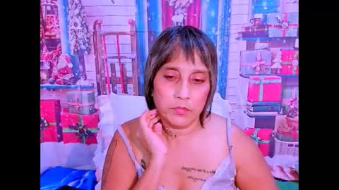 Snapshot of indianroxy27 chatting on 12.14.25 indianroxy27 online show from 12.14.25