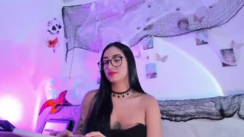 Luna  online show from 10.13.25