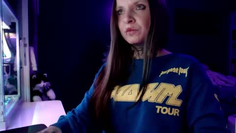 Snapshot of inesdesire chatting on 01.07.25 InesDesire online show from 01.07.25