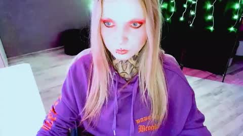 Snapshot of inesdesire chatting on 10.01.25 InesDesire online show from 10.01.25