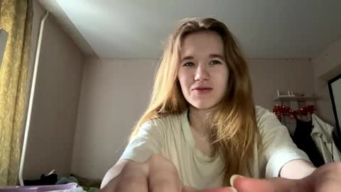 Snapshot of inespacheco chatting on 04.26.26 Sofia online show from 04.26.26
