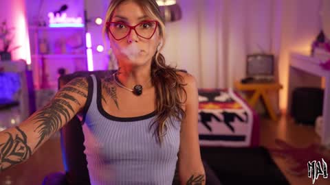 Snapshot of informal_ chatting on 10.10.25 MAL --- online show from 10.10.25