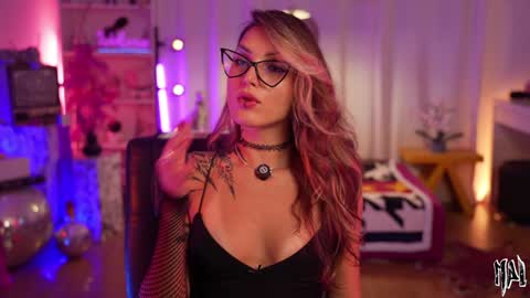 Snapshot of informal_ chatting on 10.12.25 MAL --- online show from 10.12.25