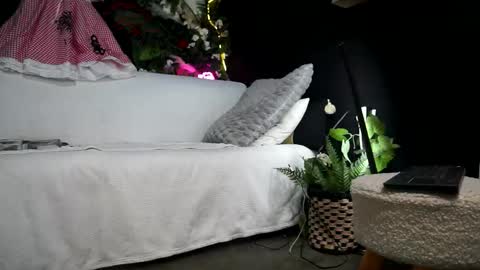 Snapshot of ingadn chatting on 10.01.25 IngAdn online show from 10.01.25