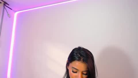 Snapshot of innocent_fox chatting on 02.21.25 Abril online show from 02.21.25