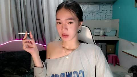 Snapshot of innocent_reign69 chatting on 04.19.26 Reign online show from 04.19.26
