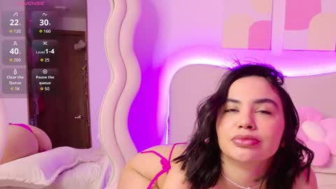 Snapshot of innocentlady_ chatting on 09.18.25 SELENA  online show from 09.18.25