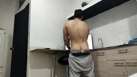 Snapshot of insistente chatting on 11.27.25 INSTAGRAM camilodlx online show from 11.27.25