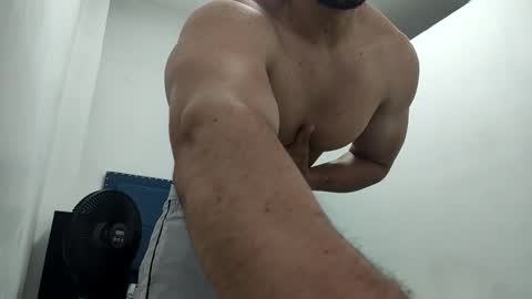 Snapshot of insistente chatting on 12.02.25 INSTAGRAM camilodlx online show from 12.02.25